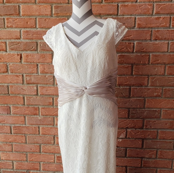 Dress - Picture 1 of 7